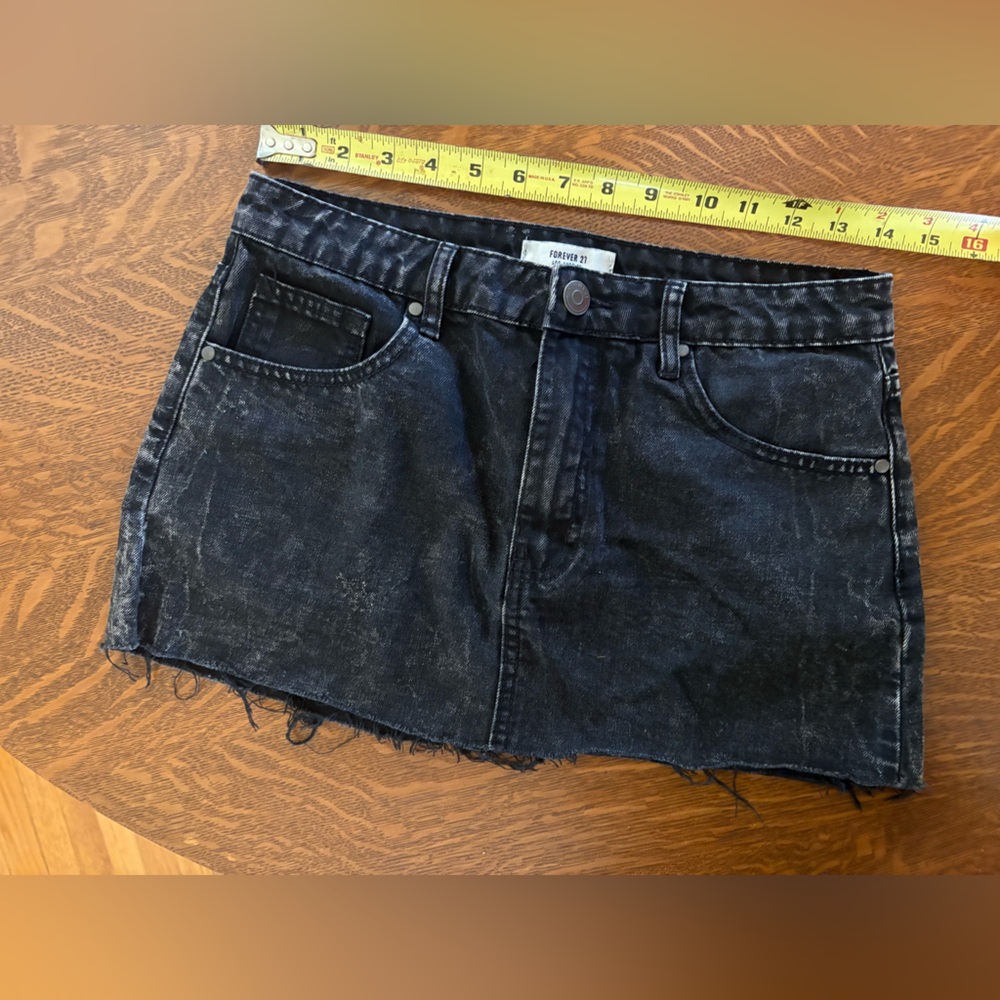 Forever 21 Black washed denim mini skirt Sz 26
